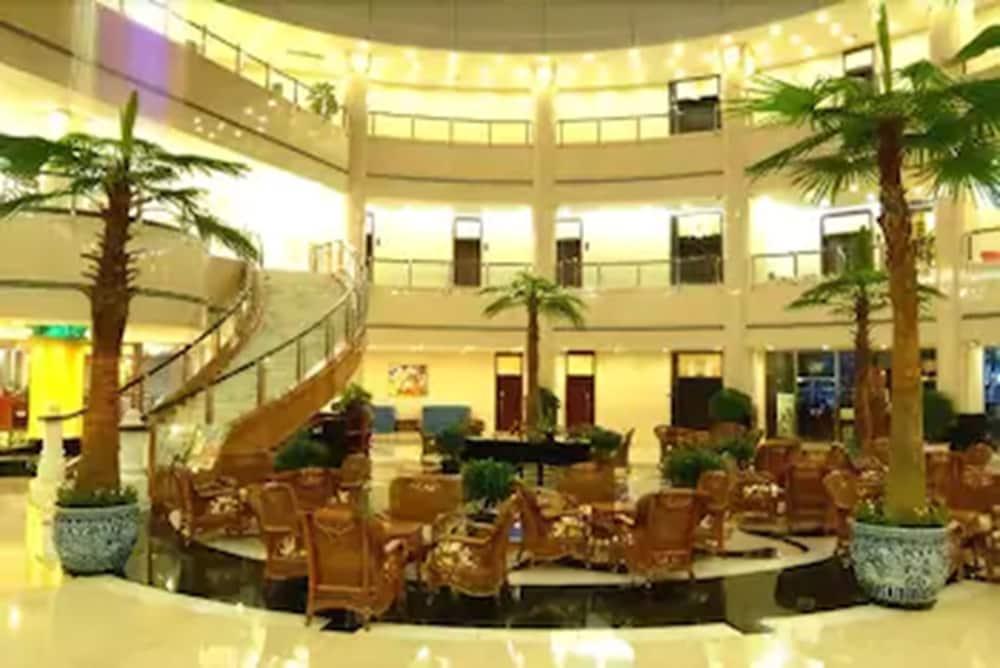 Hongyi Hotel Ухан Екстериор снимка