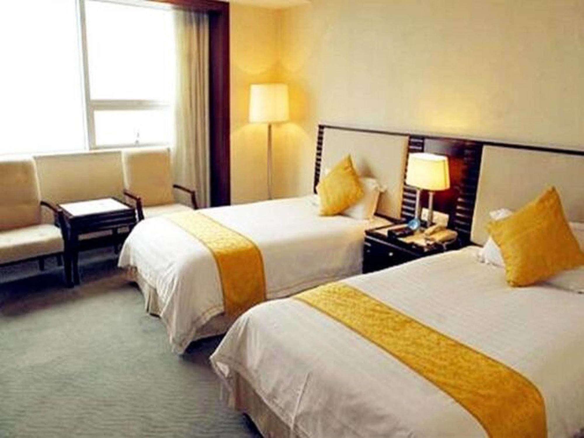 Hongyi Hotel Ухан Екстериор снимка