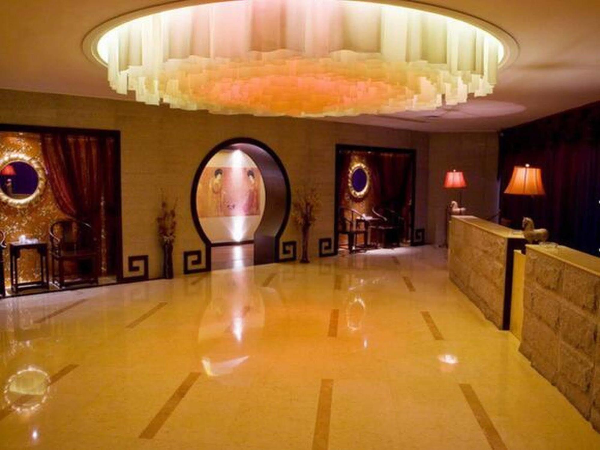 Hongyi Hotel Ухан Екстериор снимка
